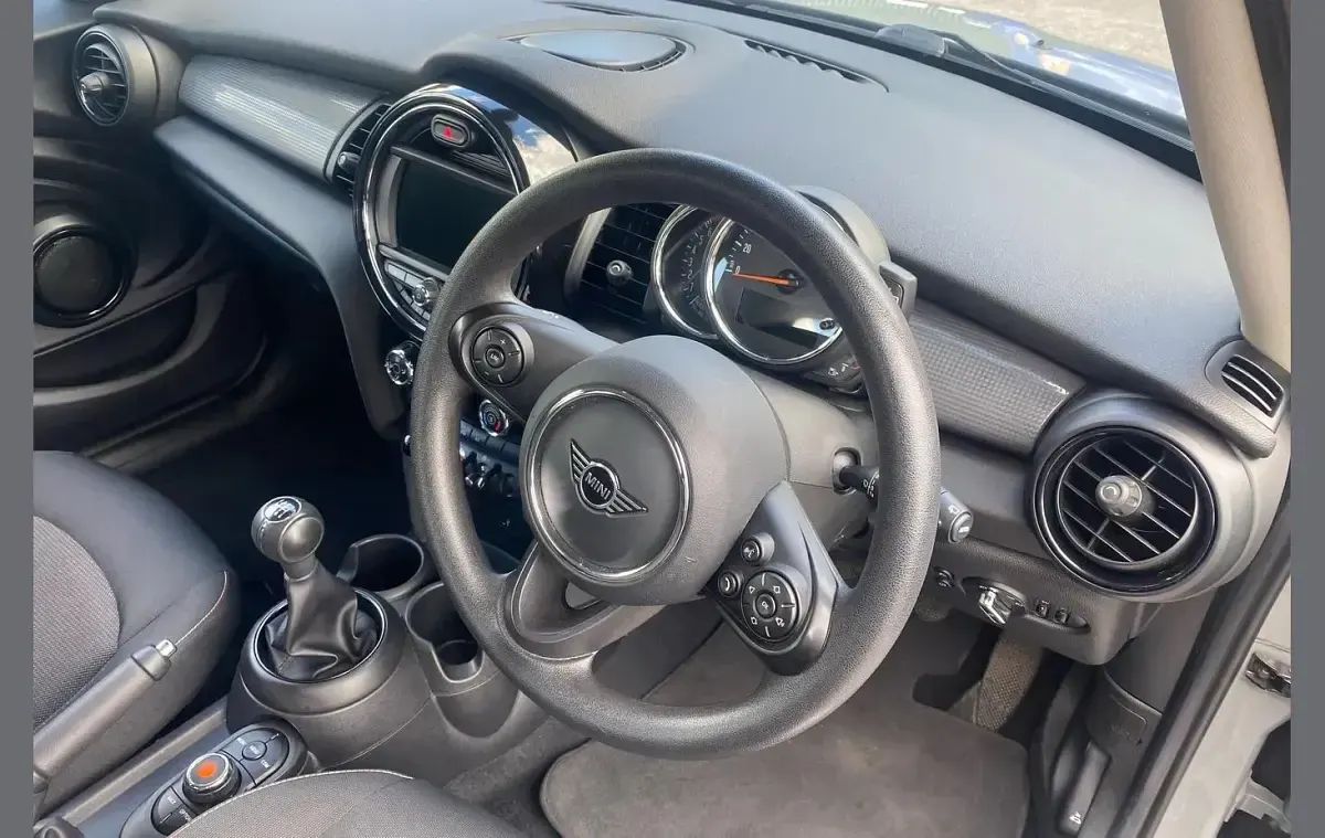 Begagnad Mini Cooper Classic 134 HK (98 kW) 2021 Grå Halvkombi