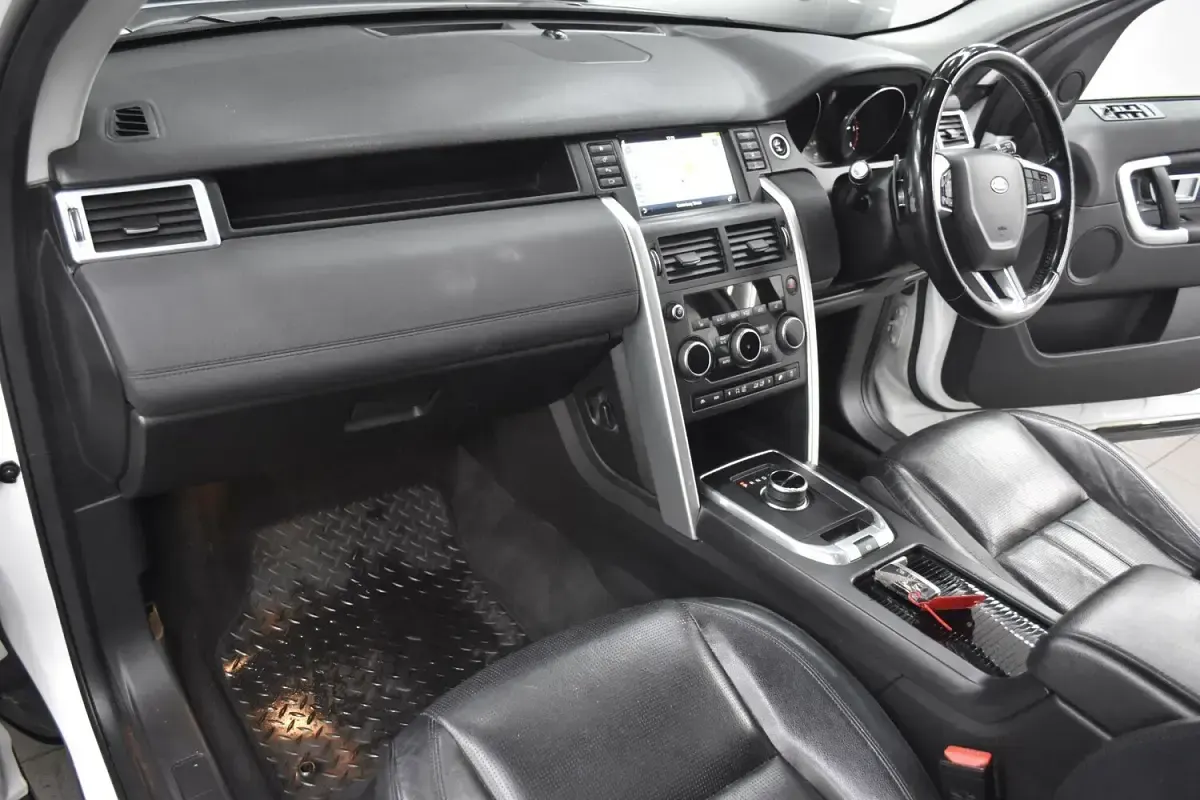 Used Land Rover Discovery Sport HSE 180 HP (132 kW) 2017 White SUV