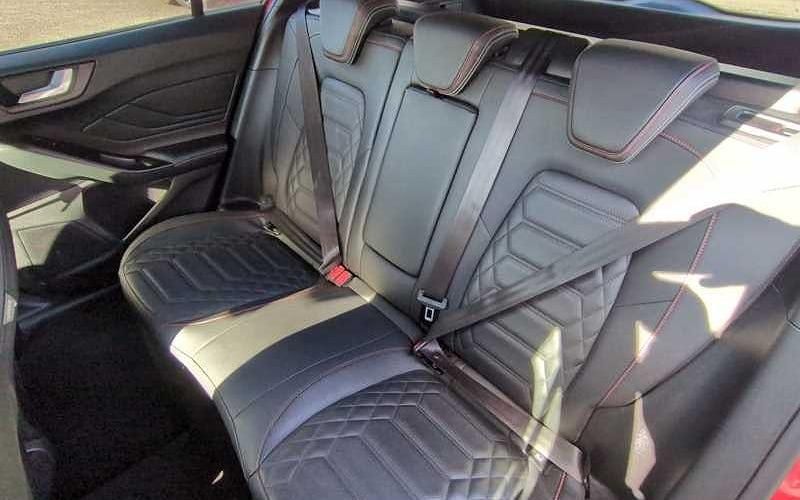 Used Ford Focus ST-Line 125 HP (91 kW) 2022 Red Estate