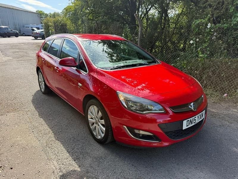 Red Used 2015 Vauxhall Astra Elite Estate | £2,495 (Good price) - Image 1/4