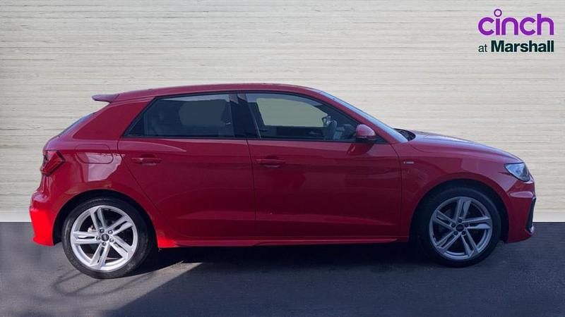 Begagnad Audi A1 S-Line 150 HK (110 kW) 2022 Röd SUV