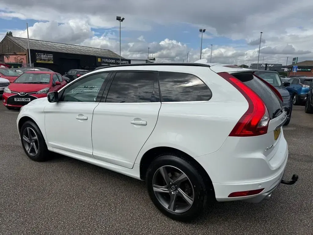 Used Volvo XC60 R-Design 190 HP (139 kW) 2015 White SUV