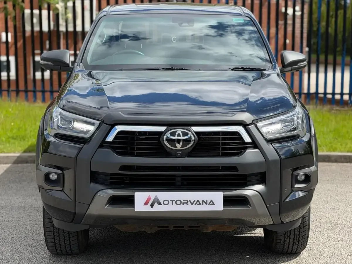 Used Toyota HiLux 204 HP (150 kW) 2023 Black Pickup