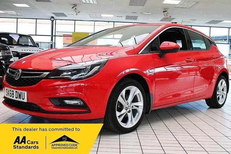 Red Used 2018 Vauxhall Astra SRi Hatchback | £8,690 (Fair price) - Image 1/2