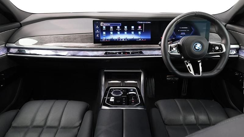 Usado BMW i7 M Sport 330 kW (449 CV) 2025 Gris Berlina