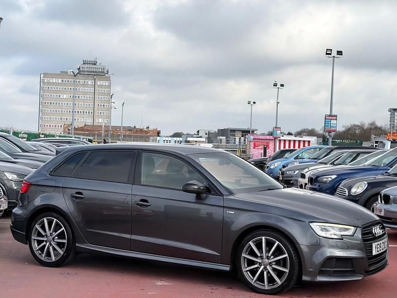 Begagnad Audi A3 Black Edition 116 HK (85 kW) 2019 Grå Sedan