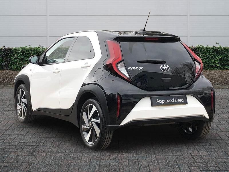 Used Toyota Aygo X 72 HP (52 kW) 2023 White SUV