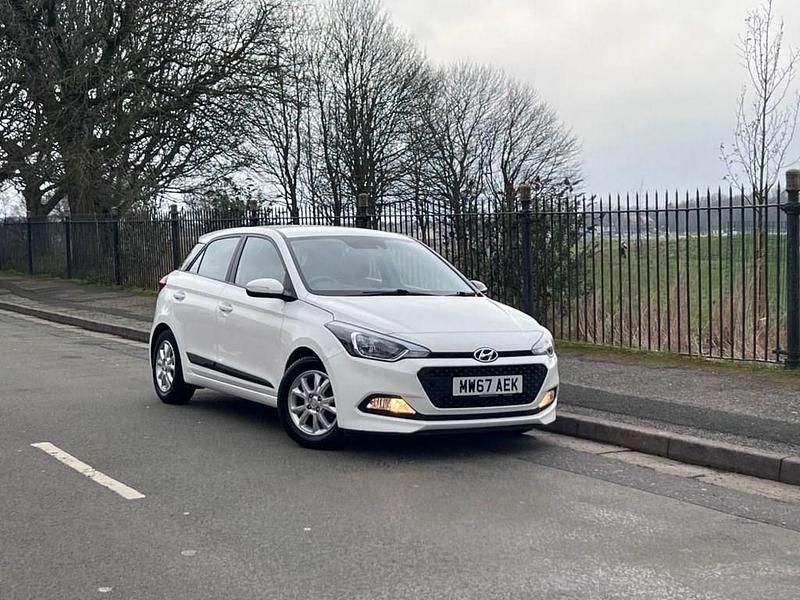 Used Hyundai i20 SE 100 HP (73 kW) 2018 White Hatchback