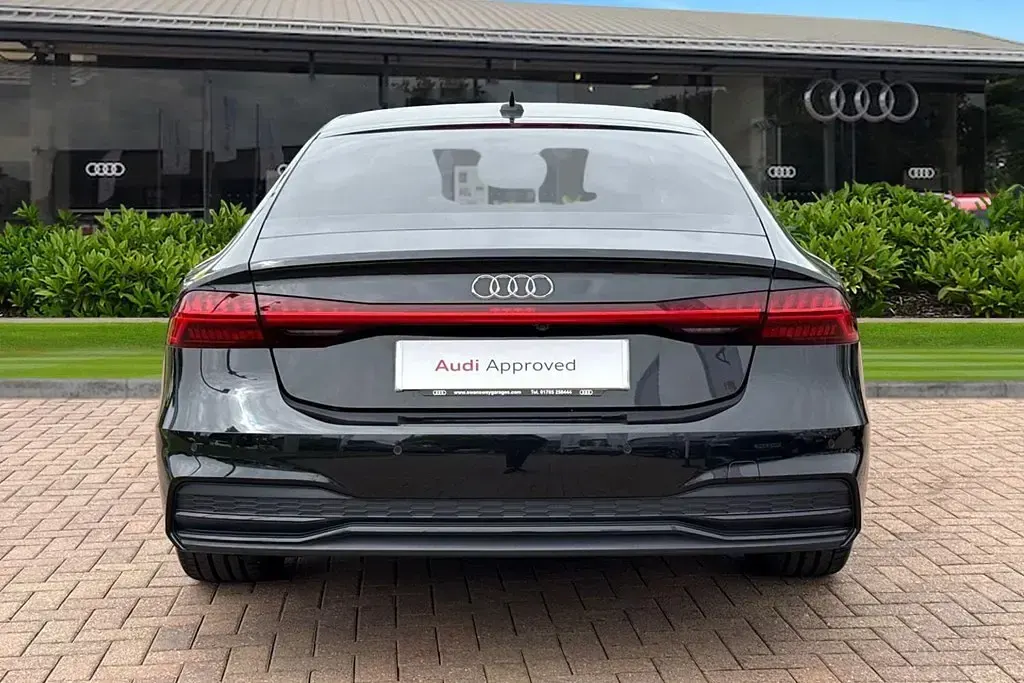 Usado Audi A7 Black Edition 204 HP (150 kW) 2022 Preto Sedan