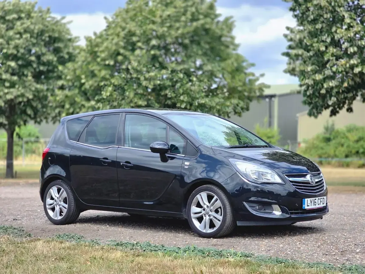 Used Vauxhall Meriva 120 HP (88 kW) 2016 Black MPV