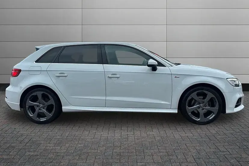 Used Audi A3 S-Line 150 HP (110 kW) 2018 White Sedan