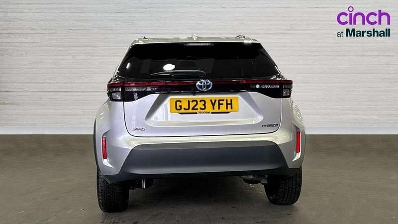 Used Toyota Yaris Cross Design 113 HP (83 kW) 2023 Silver SUV