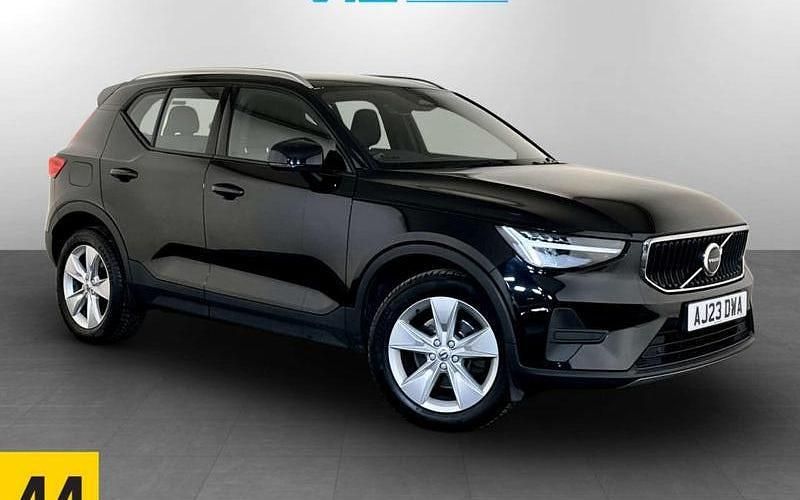 Used 2025 Volvo XC40 Core SUV | £17,695 (Super price) - Image 1/2