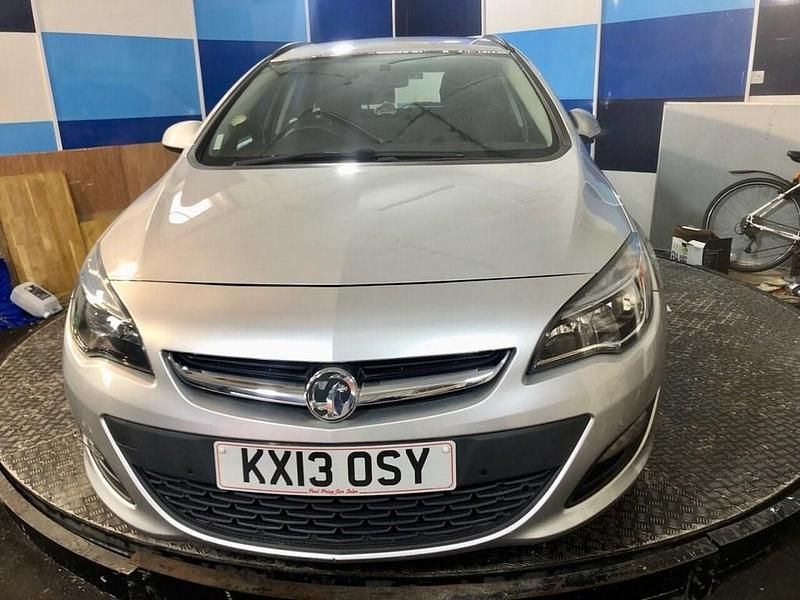 Used Vauxhall Astra 115 HP (84 kW) 2013 Silver Estate