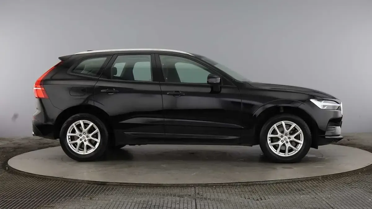 Used Volvo XC60 Momentum 194 HP (142 kW) 2021 Black SUV