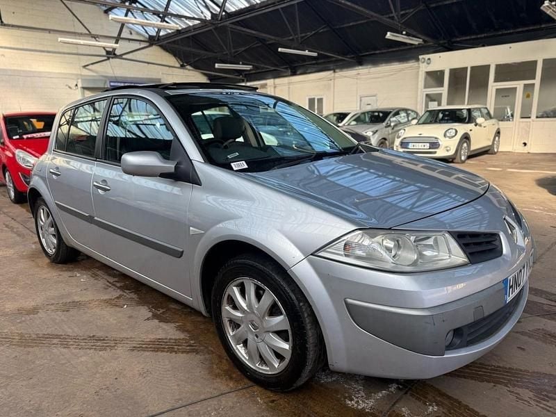 Silver Used 2007 Renault Mégane II Dynamique Hatchback | £750 (Good price) - Image 1/4