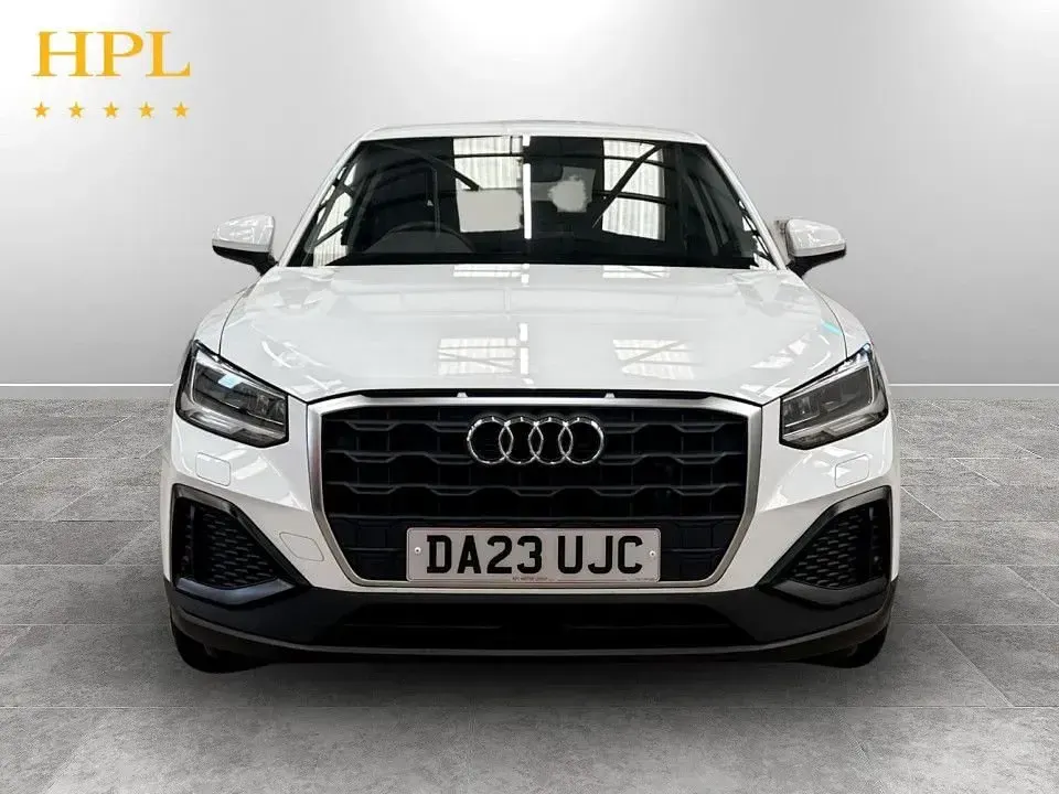 Begagnad Audi Q2 Business 150 HK (110 kW) 2023 Vit SUV