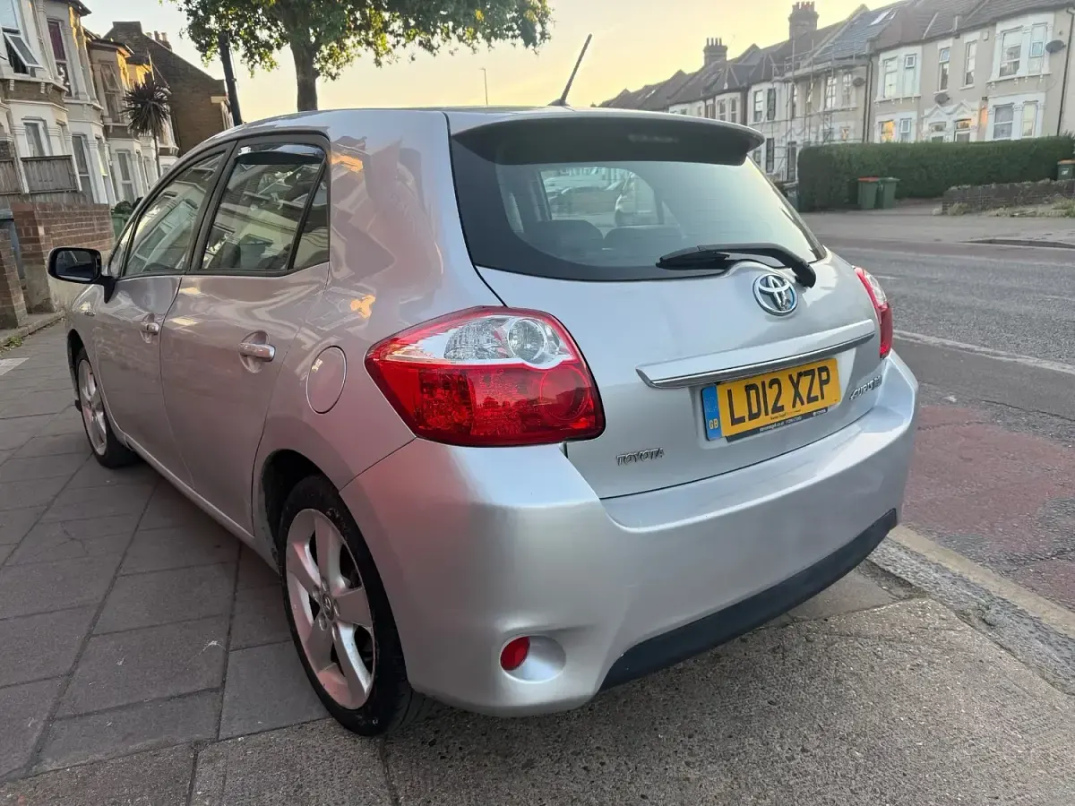 Used Toyota Auris Hybrid 2012 Silver Hatchback