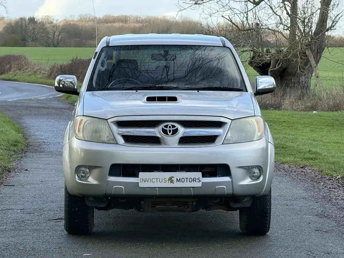 Used Toyota HiLux 2009 Silver Pickup