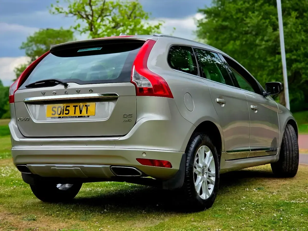 Second-hand Volvo XC60 SE Lux 2015 Auriu SUV