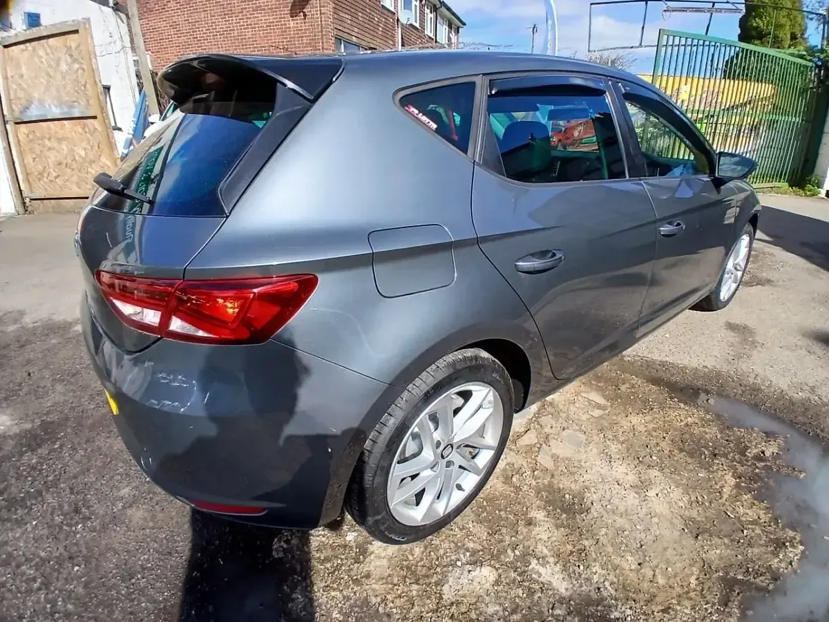 Used Seat Leon SE Dynamic 110 HP (80 kW) 2016 Grey Hatchback