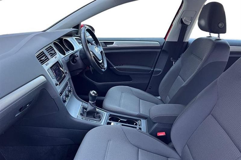 Used VW Golf VII Match 122 HP (89 kW) 2015 Tornado red Hatchback