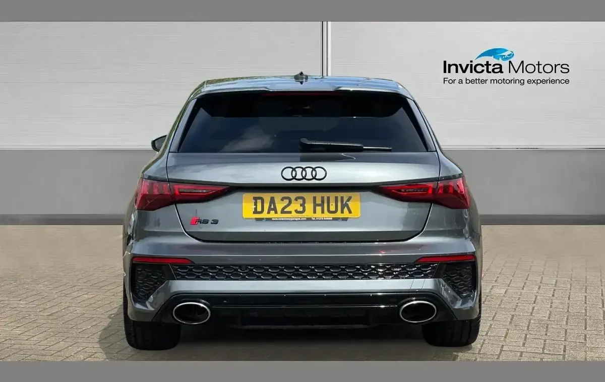 Begagnad Audi RS3 Sport 400 HK (294 kW) 2023 Grå Sedan
