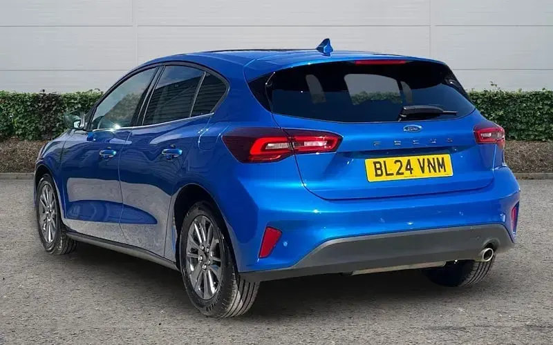 Begagnad Ford Focus Titanium 125 HK (91 kW) 2024 Blå Halvkombi