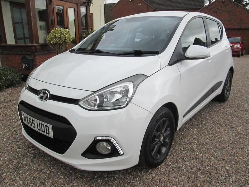 Used Hyundai i10 Premium 2015 White Hatchback