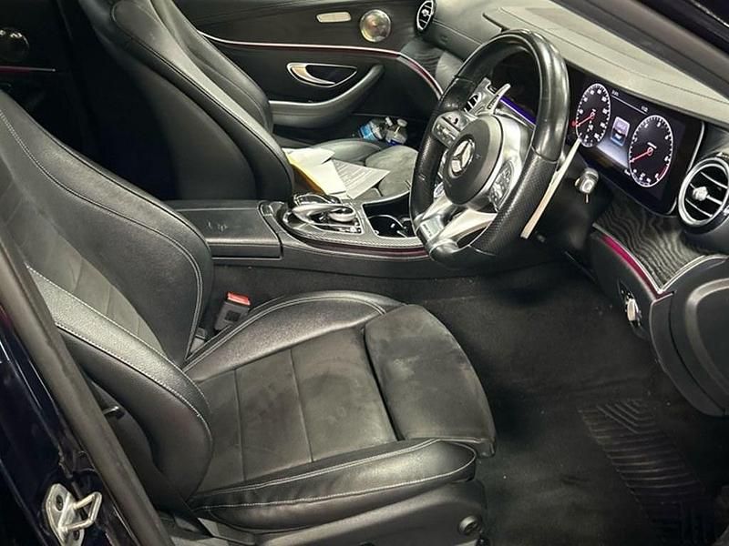 Begagnad Mercedes E220 AMG line 194 HK (142 kW) 2019 Blå Sedan