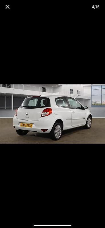 Used Renault Clio IV Expression+ 75 HP (55 kW) 2012 White Hatchback