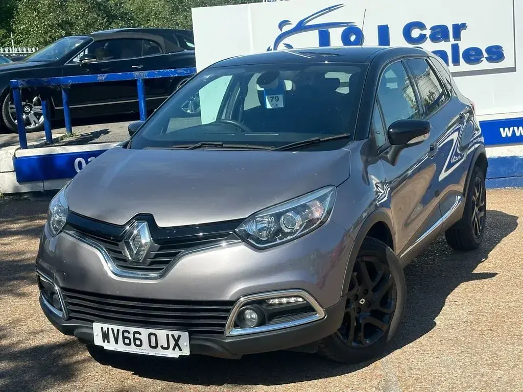 Used Renault Captur Dynamique 90 HP (66 kW) 2016 Grey/black SUV