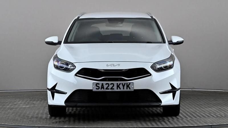 Used Kia Ceed 158 HP (116 kW) 2022 White Hatchback
