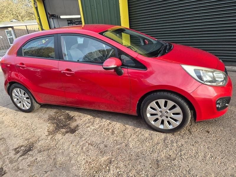 Used Kia Rio 75 HP (55 kW) 2013 Red Hatchback