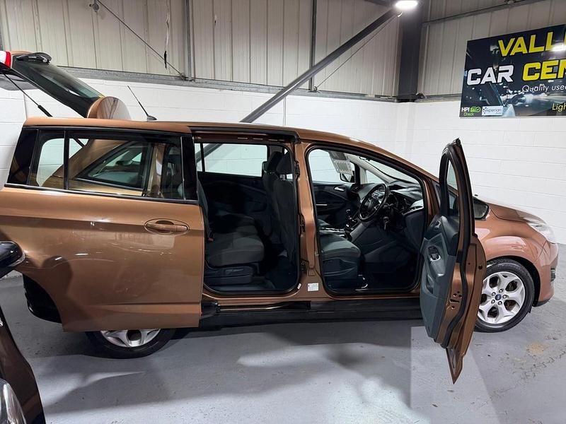 Used Ford Grand C-Max Zetec 125 HP (91 kW) 2013 Brown MPV