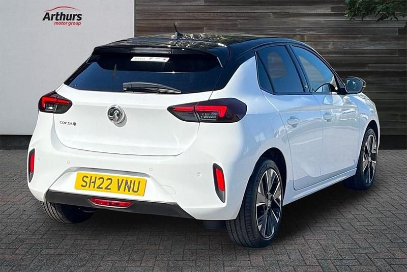Used Vauxhall Corsa-e SRi 98 kW (134 HP) 2022 White Hatchback