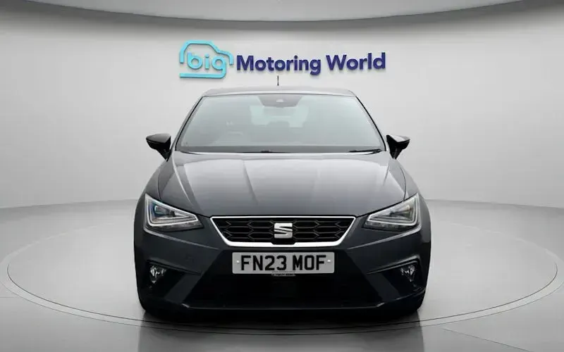 Usado Seat Ibiza FR 80 HP (58 kW) 2023 Cinzento Citadino