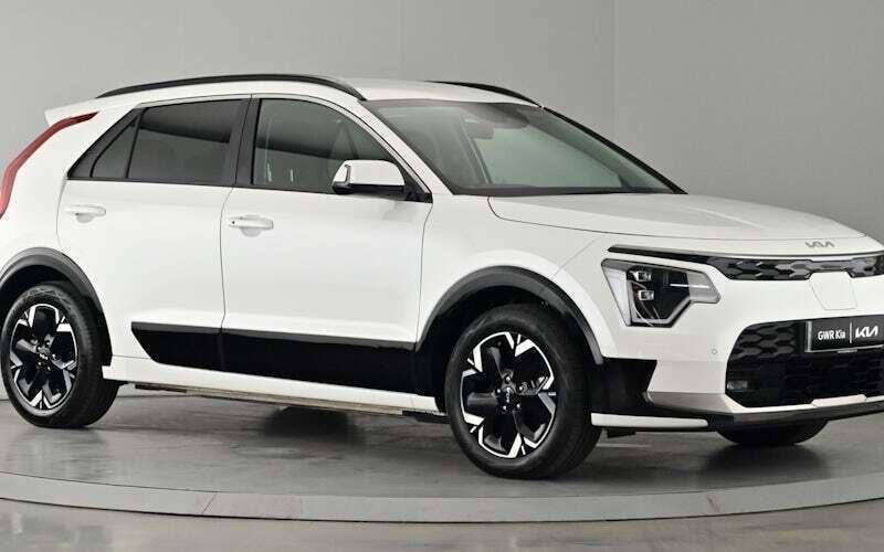 Used 2025 Kia e-Niro 3 SUV | £23,450 (A bit pricey) - Image 1/4