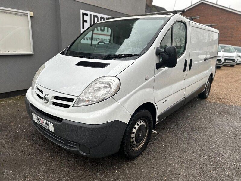 White Used 2014 Nissan Primastar SE MPV | £3,995 (Good price) - Image 1/4