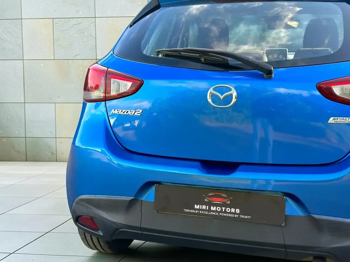 Used Mazda 2 90 HP (66 kW) 2015 Blue Hatchback