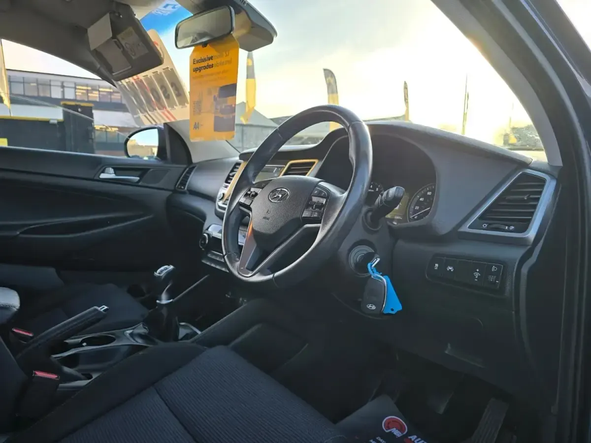 Usado Hyundai Tucson SE 132 CV (97 kW) 2017 Azul SUV