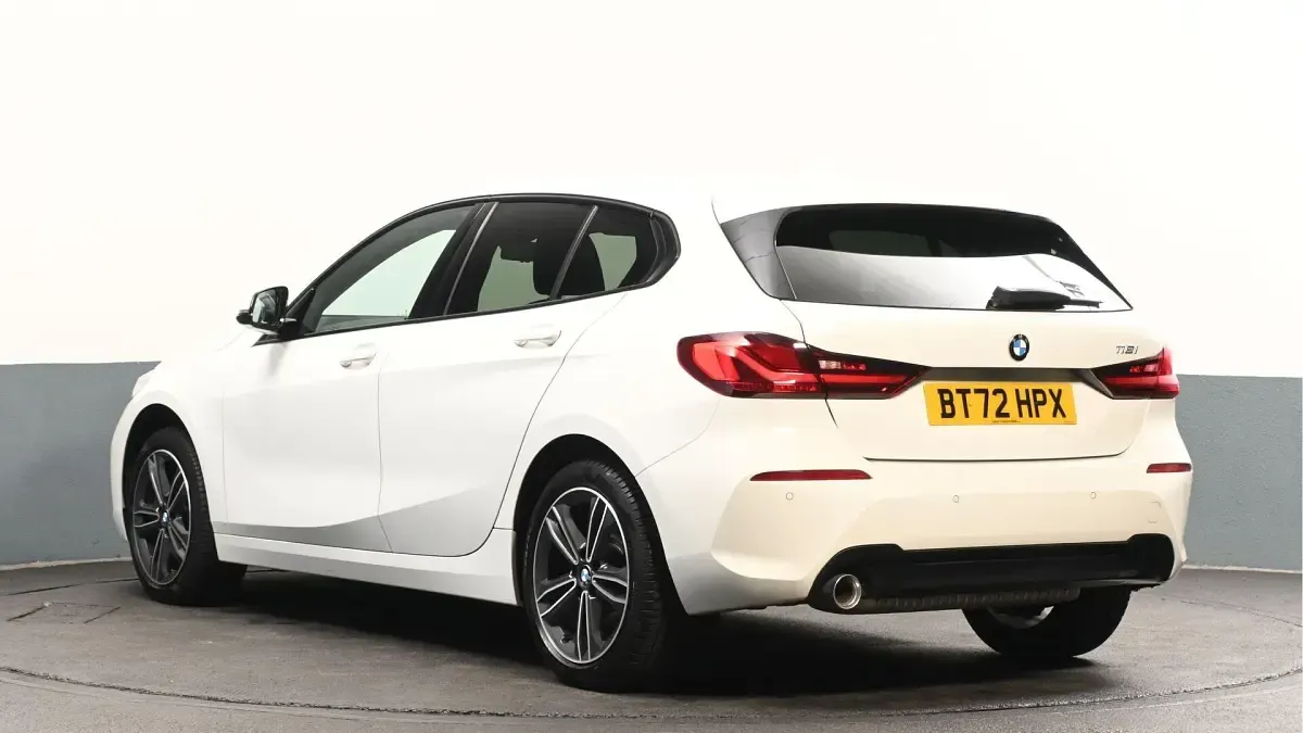 Used BMW 118 Sport Line 134 HP (98 kW) 2022 White Hatchback