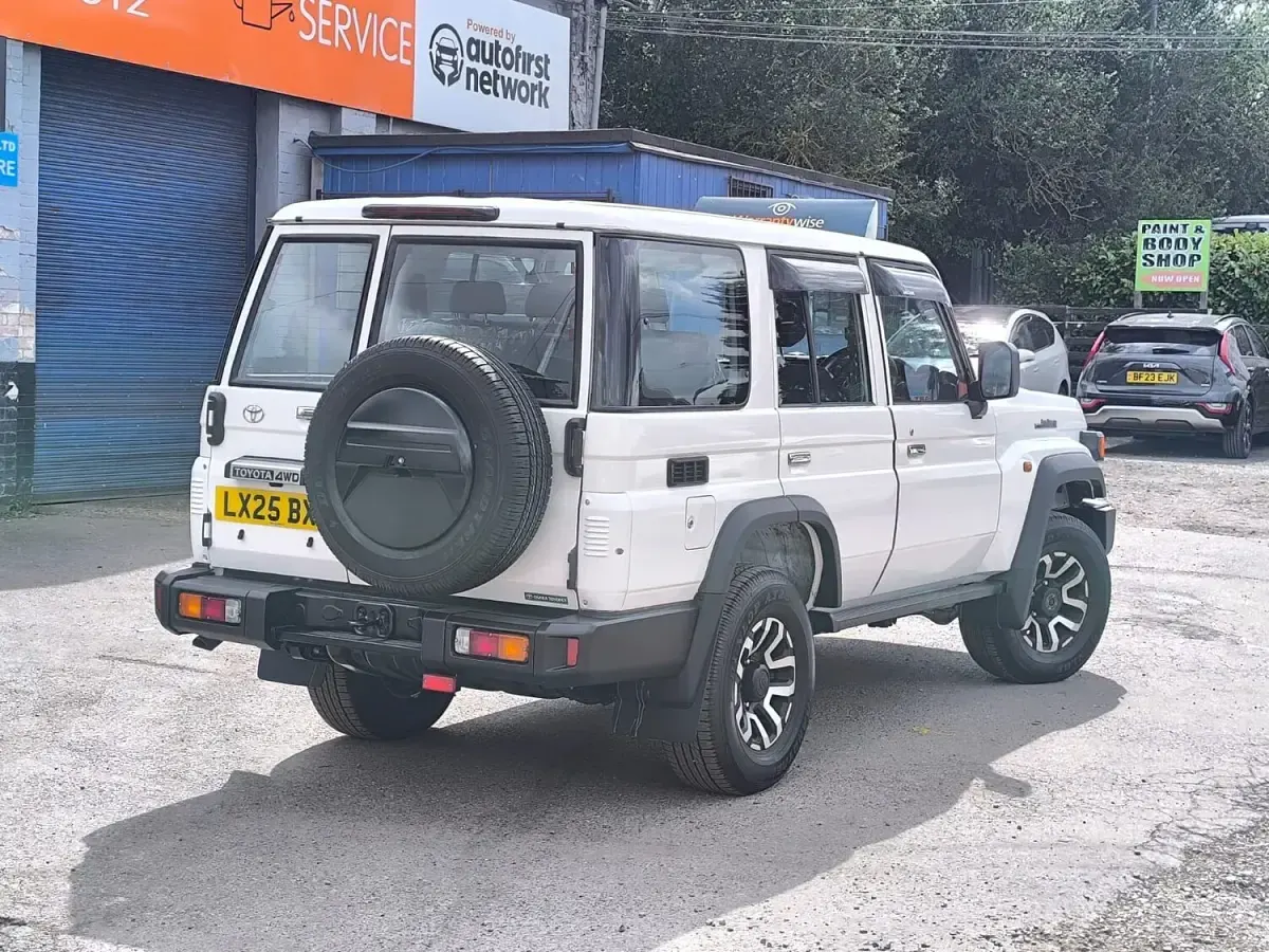 New Toyota Land Cruiser 204 HP (150 kW) 2025 White SUV