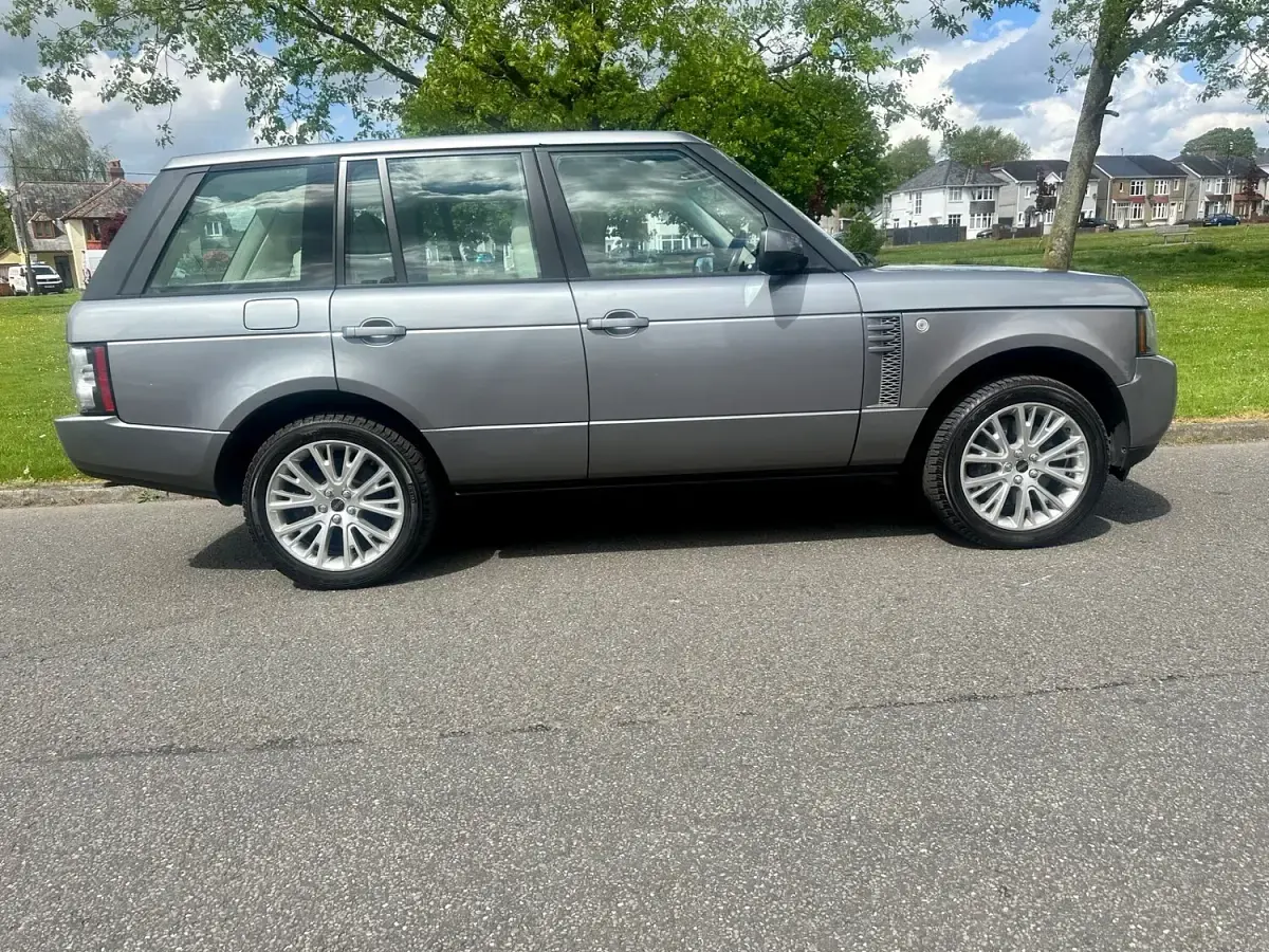 Käytetty Land Rover Range Rover 313 HP (230 kW) 2012 Harmaa Katumaasturi
