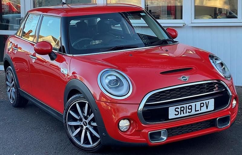 Used Mini Cooper S Exclusive 192 HP (141 kW) 2019 Orange Hatchback