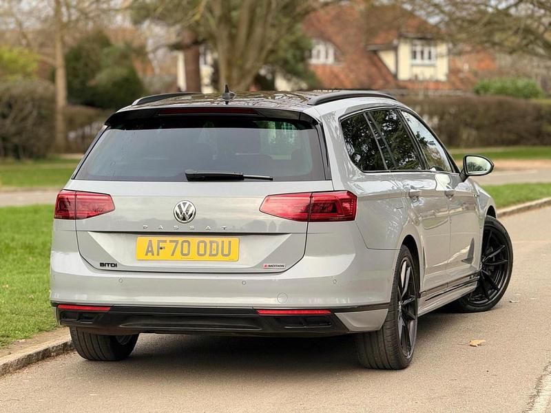 Begagnad VW Passat R-line Edition 2020 Grå Kombi