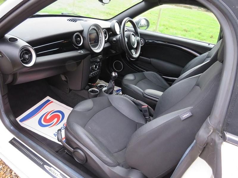 Used Mini Cooper Cabriolet 122 HP (89 kW) 2012 White Cabriolet