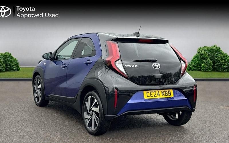 Used Toyota Aygo X 72 HP (52 kW) 2024 Juniper blue bitone SUV