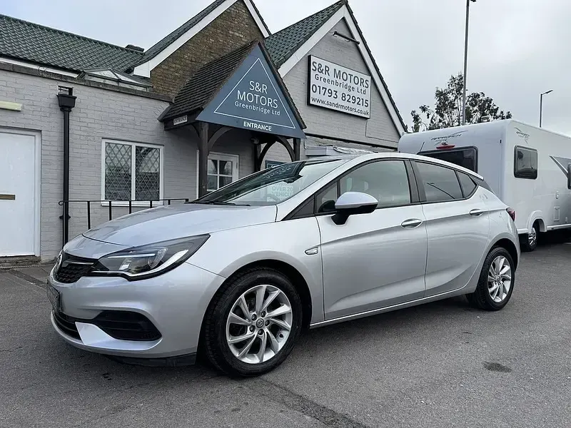 Used Vauxhall Astra Business Edition 105 HP (77 kW) 2020 Silver Hatchback