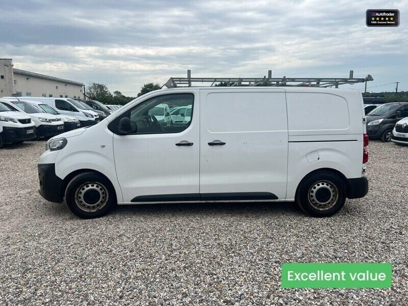 White Used 2018 Peugeot Expert Van | £7,994 (Super price) - Image 1/4